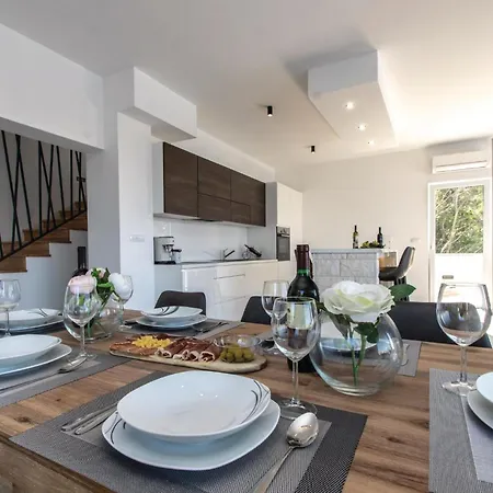 Pet Friendly In Vikendica Prigradica