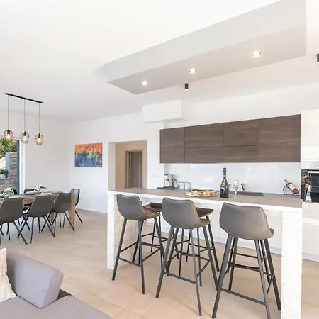 Pet Friendly In * Prigradica